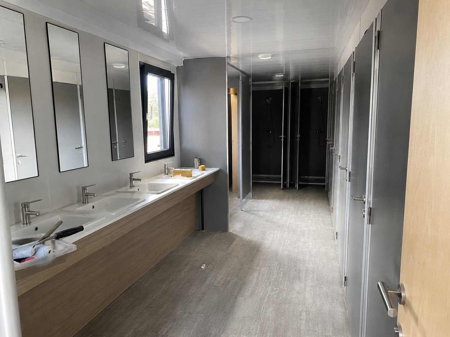 Bloc sanitaire et vestiaire intérieur premium